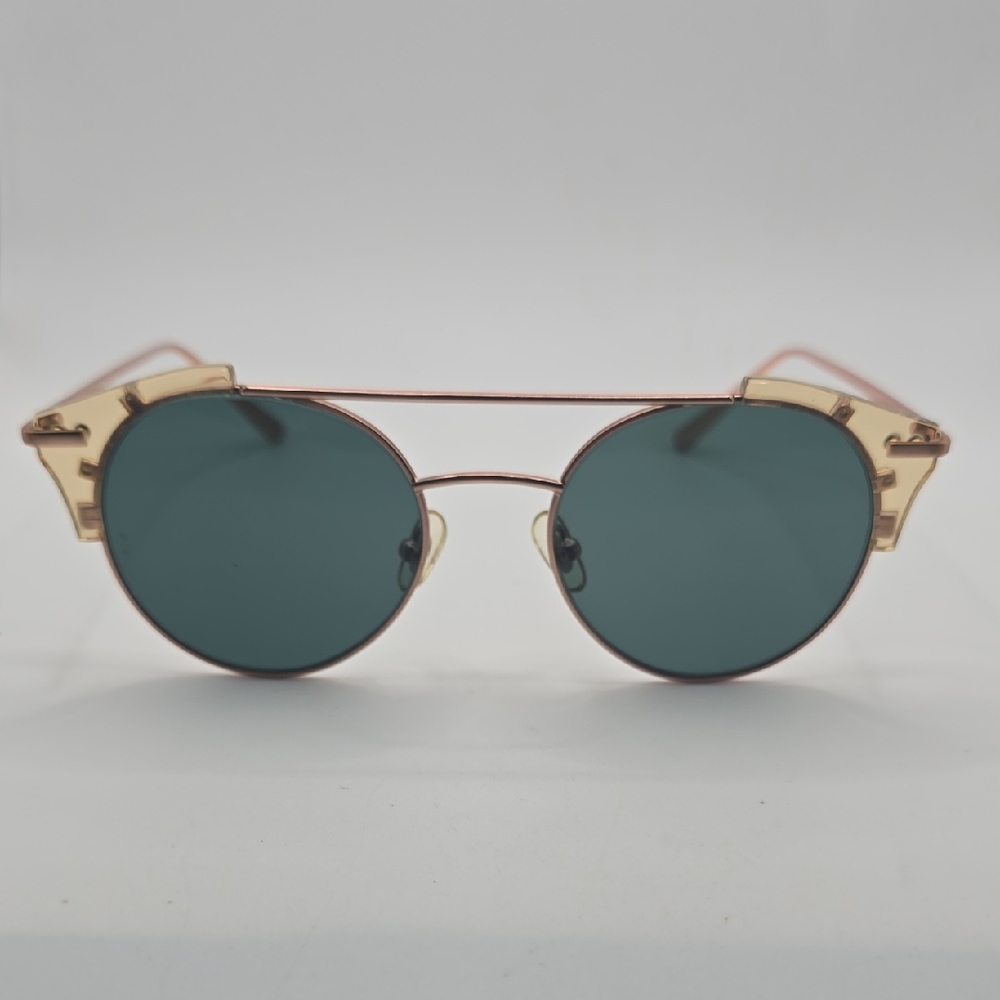 WONDERLAND Gold and Black Round Sunglasses